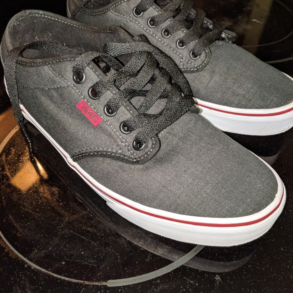 Men's Vans Shoes -- Great condition! Size 9.